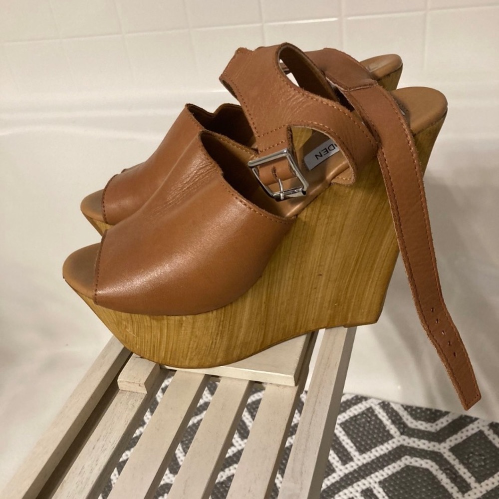 Steve Madden Bridgit Wedges. Size 10